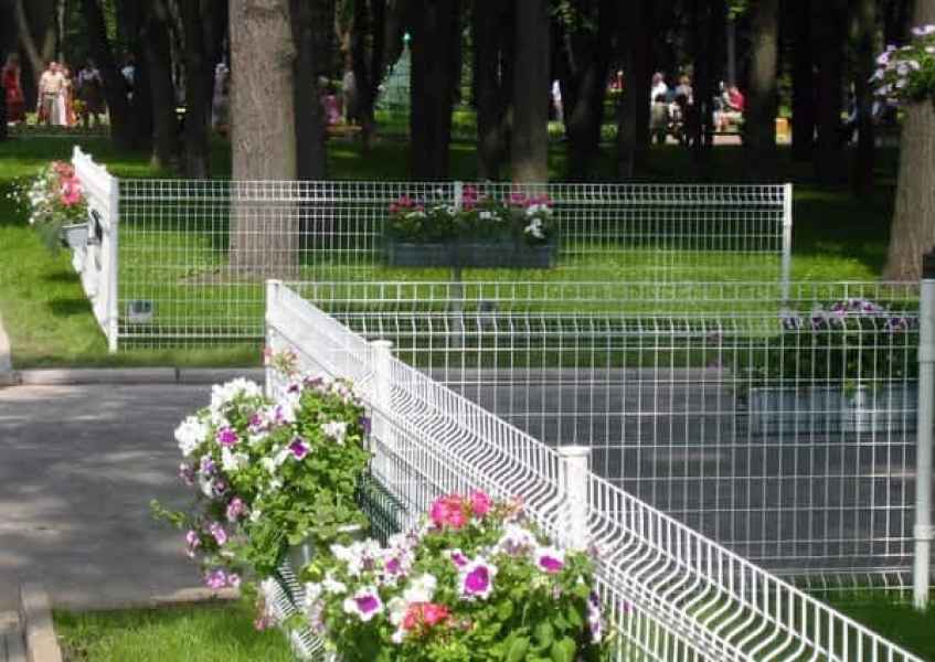 Ограждения из 3д сетки для дома и дачи купить в Усть-Каменогорске