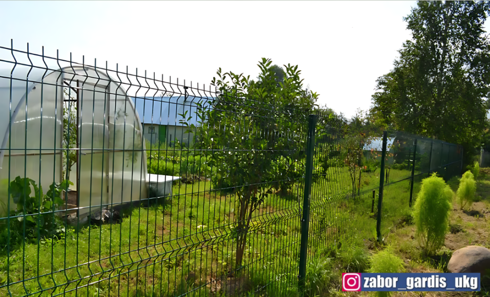 Выбирая забор для дачи и дома многие покупатели выбирают именно 3д ограждения Гардис. 