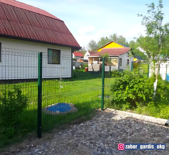 Панельные ограждения из 3д сетки в Усть-Каменогорске и Семее. Разная толщина и высота 3д сетки позволяет подобрать подходящий вариант по цене.