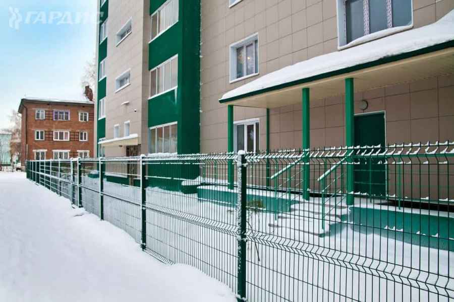 Готовый забор из 3д сетки для жилых комплексов купить в Усть-Каменогорске