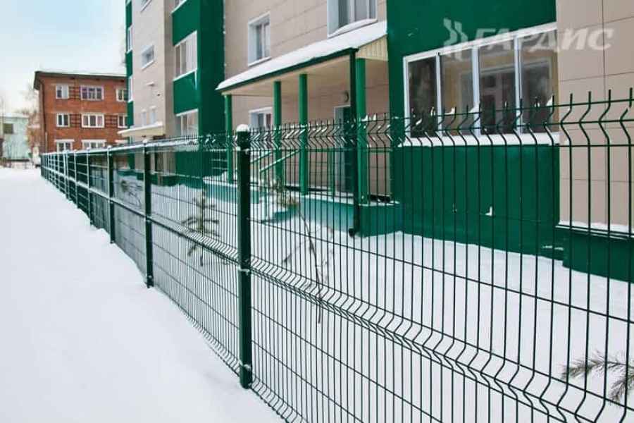 Готовый забор из 3д сетки для жилых комплексов купить в Усть-Каменогорске