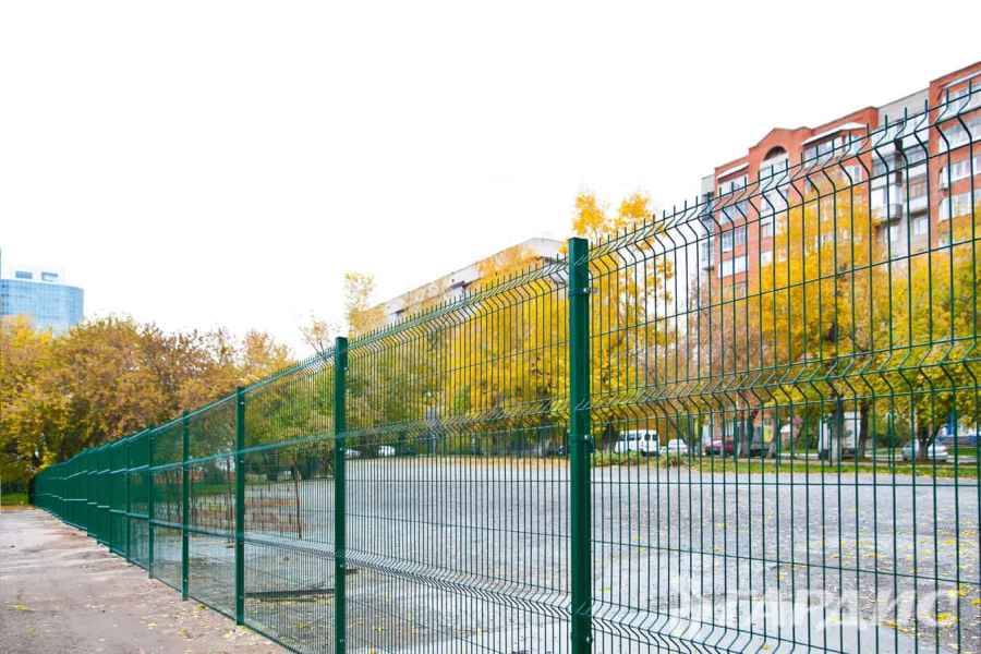Готовый забор из 3д сетки для жилых комплексов купить в Усть-Каменогорске