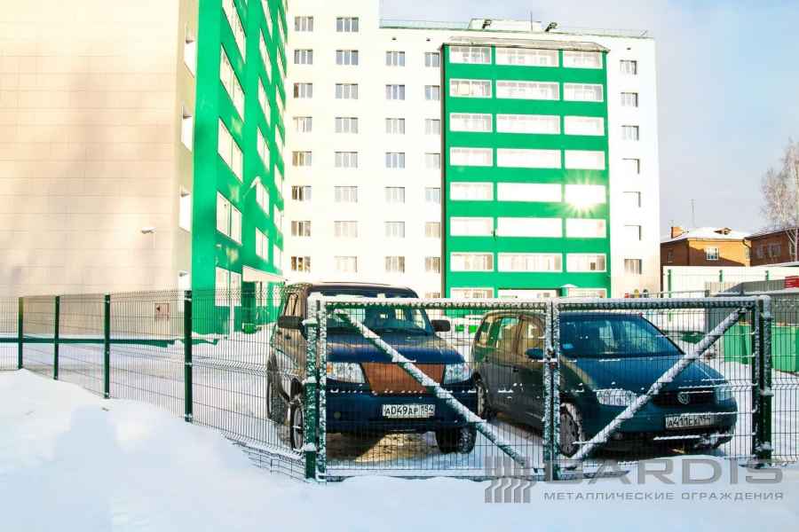 Готовый забор из 3д сетки для жилых комплексов купить в Усть-Каменогорске