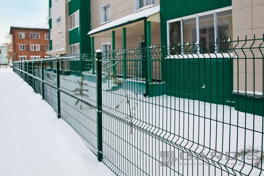 Готовый забор из 3д сетки для жилых комплексов купить в Усть-Каменогорске