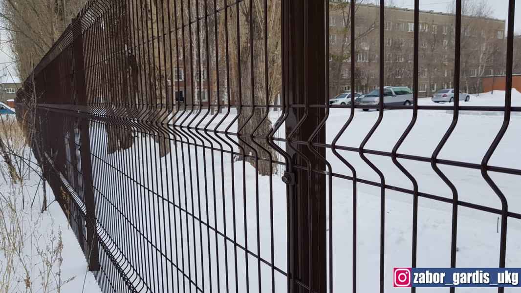 Готовый забор из 3д сетки для жилых комплексов купить в Усть-Каменогорске