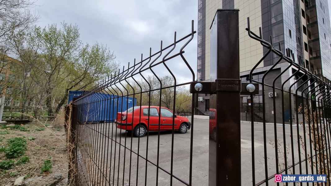 Ограждения из 3д сетки парковки купить в Усть-Каменогорске