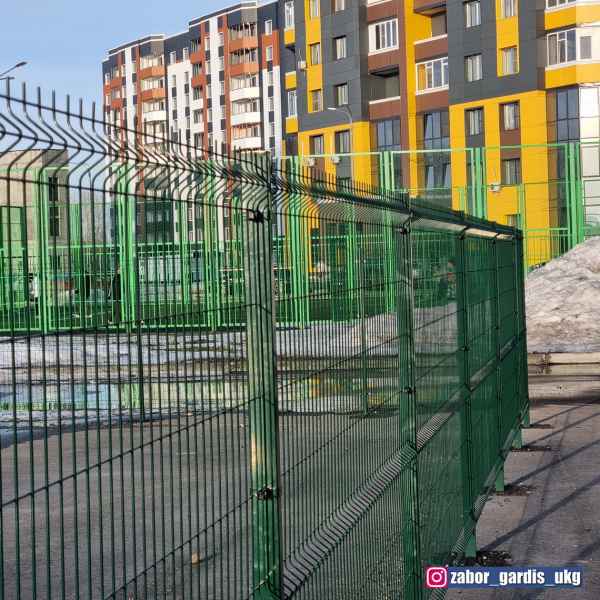 Готовый забор из 3д сетки для ограждения жилых домов и комплексов. г.Усть-Каменогорск, пр.К.Сатпаева.