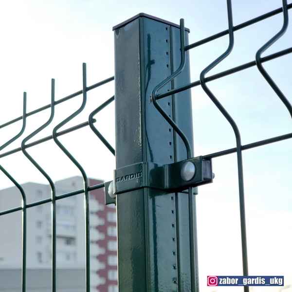 Купить 3д заборы в Усть-Каменогорске можно в магазине Торговый Стиль по ценам завода производителя Гардис.Для ограждения частных территорий, домов и жилых комплексов широко применяется 3д заборы Gardis и Дорхан. Ограждение состоит из столбов, 3д сетки, за