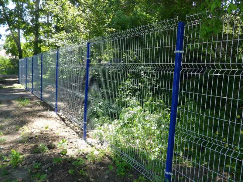 Продукция завода Гардис: 2d Estetic и 3д Optima ограждение школы интерната в с.Верх-Берёзовка