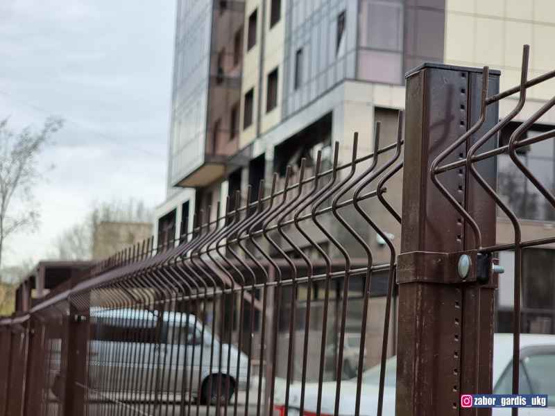 3д заборы в Оскемен и Семей. Ограждения производства Гардис из 3д сетки