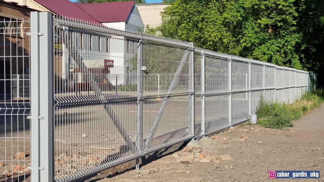 Ворота и 3д забор для ограждения магазина Светофор Оскемен