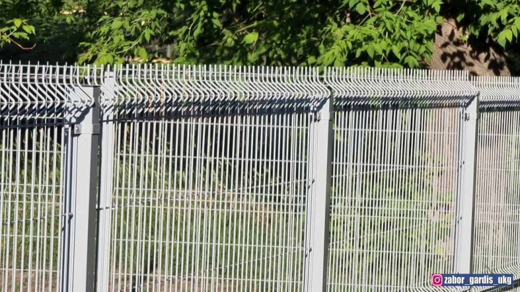 3д заборы в Оскемен и Семей. Ограждения производства Гардис из 3д сетки