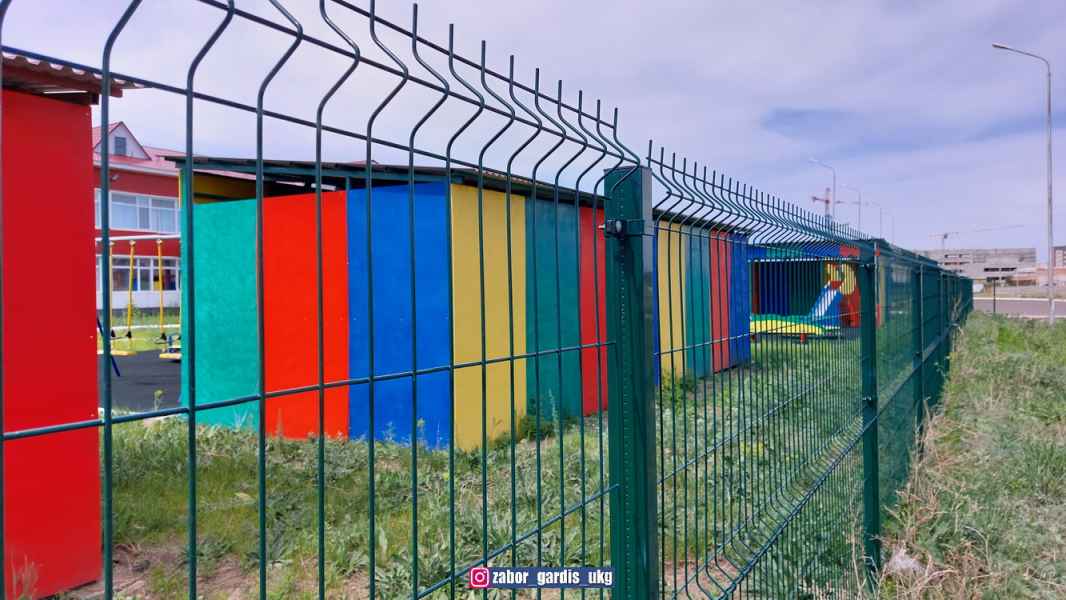 3д заборы в Оскемен и Семей. Ограждения производства Гардис из 3д сетки
