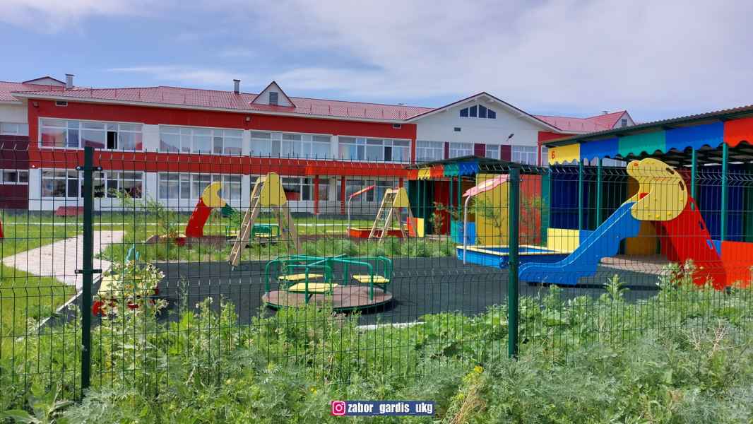 3д заборы в Оскемен и Семей. Ограждения производства Гардис из 3д сетки