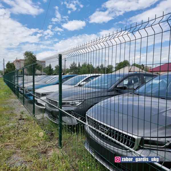 Готовый забор- быстрое решение любого ограждения. Забор из 3д сетки для автосалонов