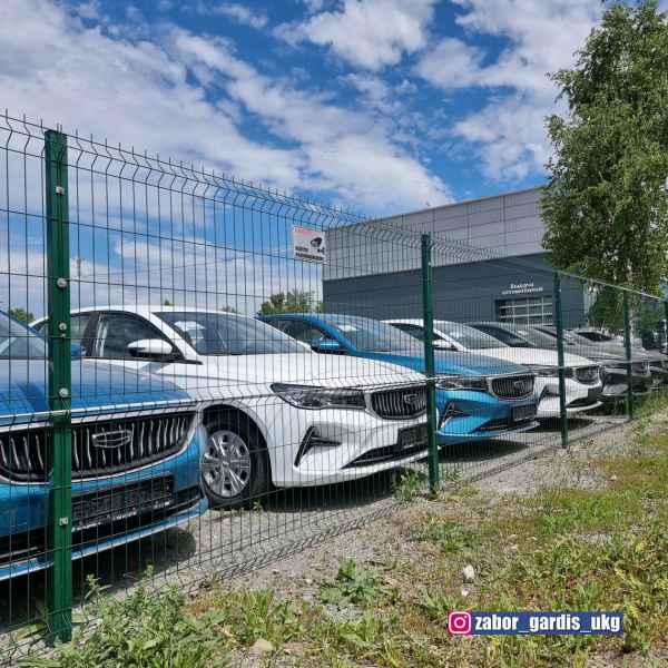Забор из 3д сетки оптимальное решение для ограждения автосалонов, стоянок и парковок.