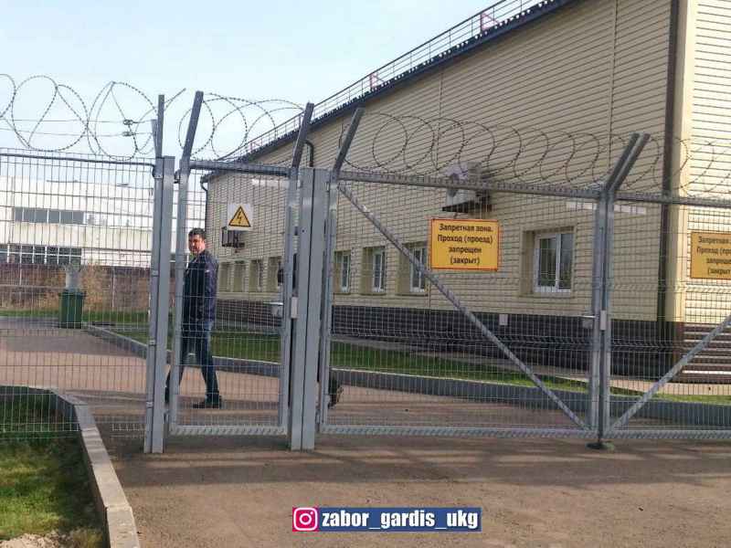 Режимные объекты огражденные 3д заборами с колючей проволокой Егоза