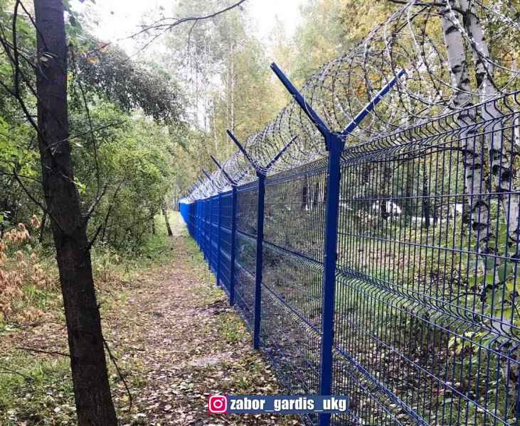 Заказать забор типа Гардис и Doоrhan с колючей проволкой  в Оскемене