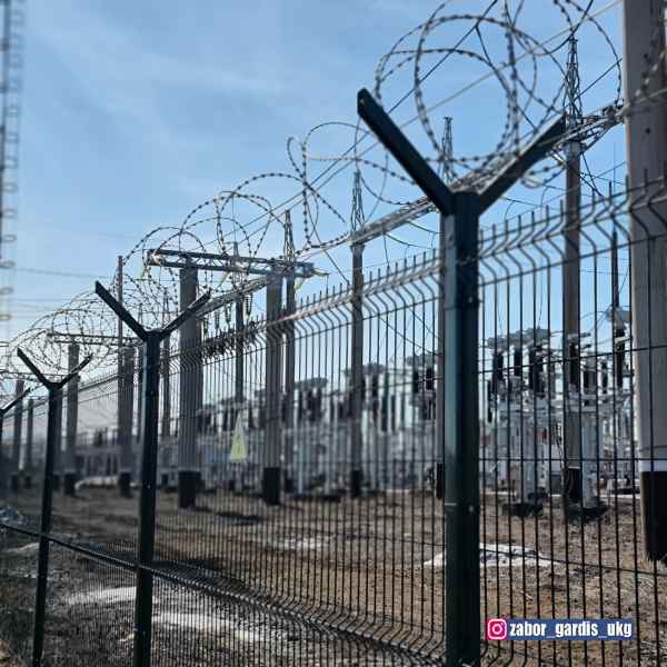 3д заборы из 3d сетки Гардис и Doоrhan с барьером безопасности