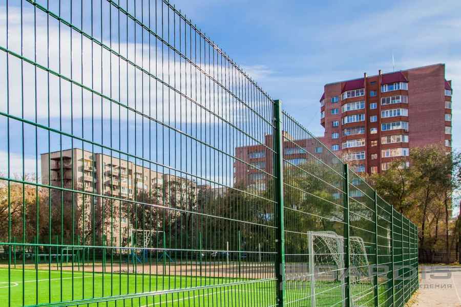 Использование забора Gardis с панелями Medium 2д для спортивных площадок