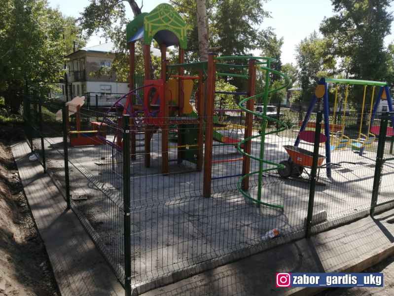 Современные 3D-ограждения для детских площадок в Усть-Каменогорске. Прочные конструкции, монтаж и готовые решения