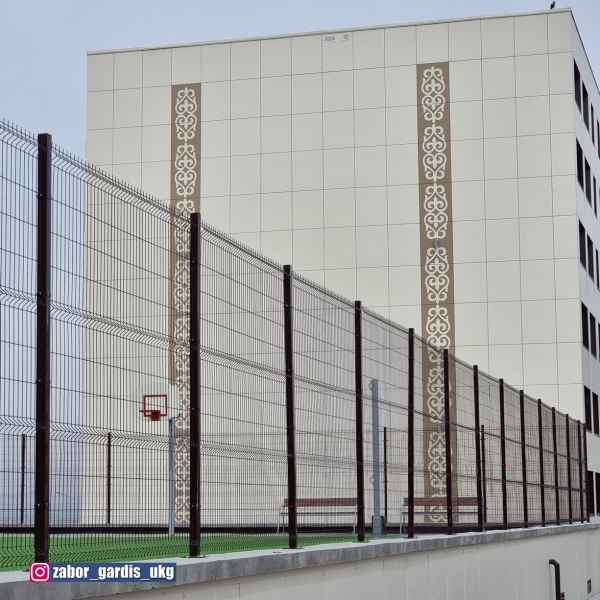 Готовый забор состоит из панельной 3д сетки, столбов, креплений, калиток и ворот. Готовый забор- быстрое решение любого ограждения!